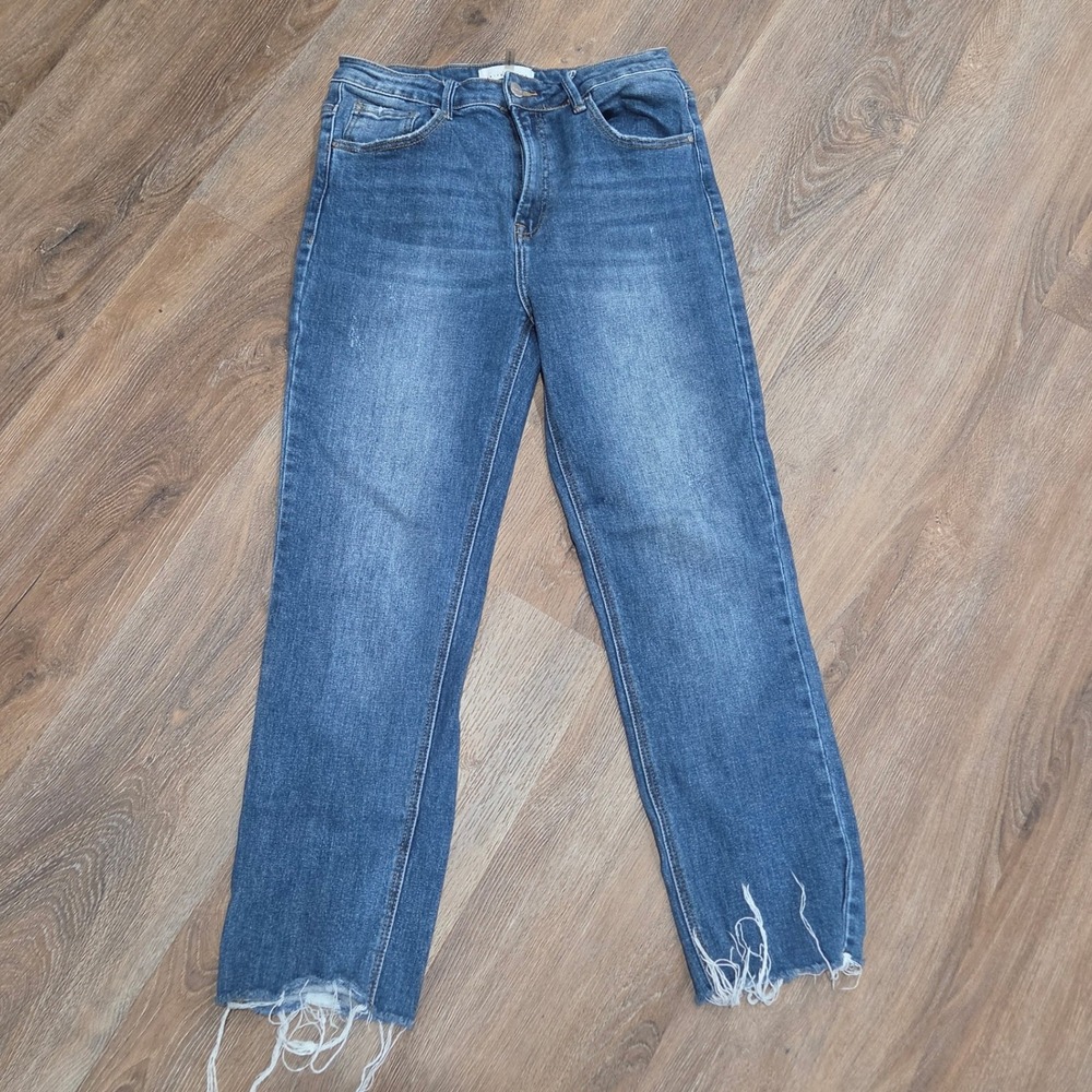 Risen Jeans Women 11/30 Medium Wash Straight Leg Raw Hem Distressed RDP5569